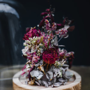 Cloche de fleurs séchées