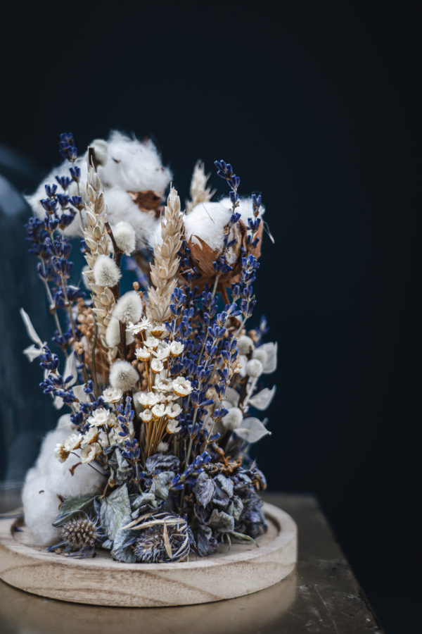 Cloche de fleurs séchées